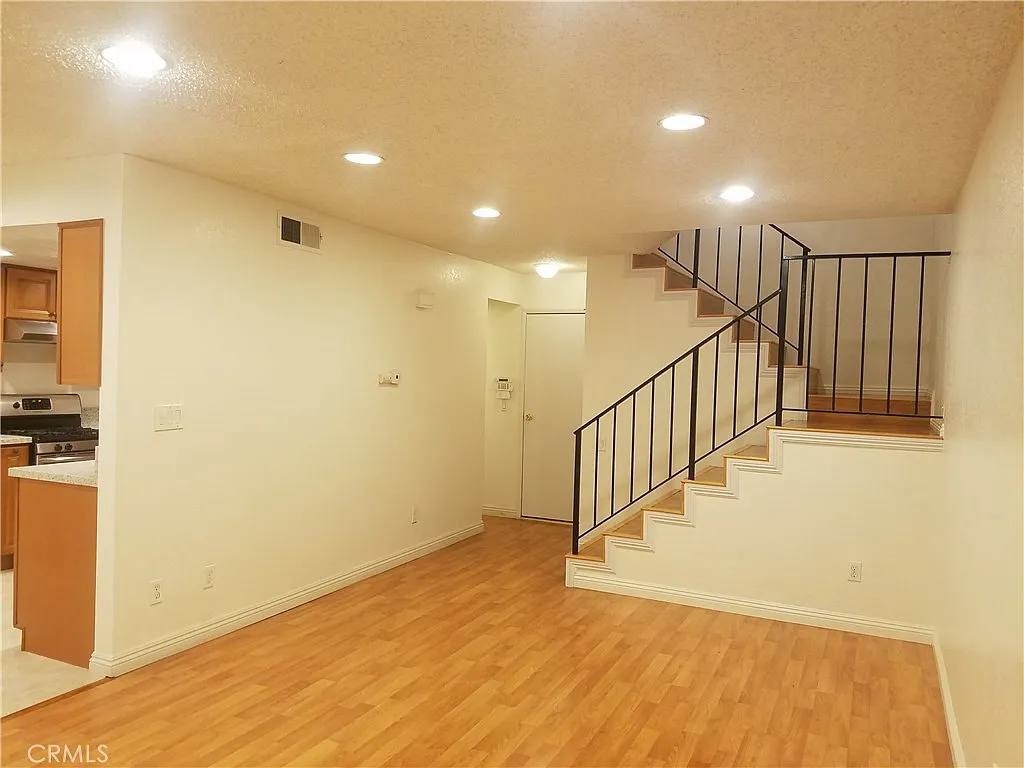 3 bed, 1.5 bath, 1322 sqft, $2,900 — Photo 4