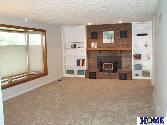 2nd image of 908 Lakeview Dr