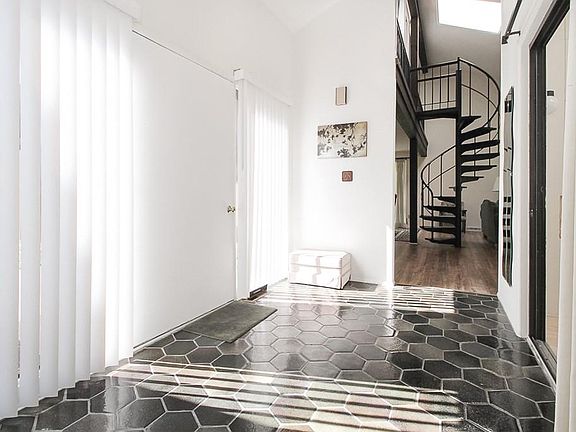 3rd image of 803 Cedar Grove Cir
