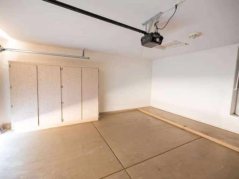 2541 E Silversmith Trl — Photo 31