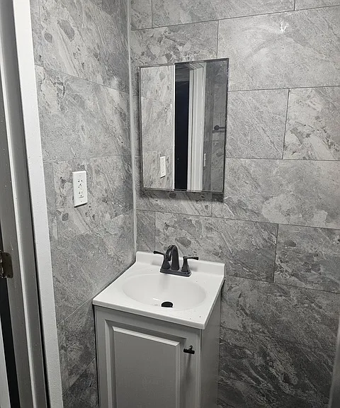 206 NE Sherman Dr — Photo 10