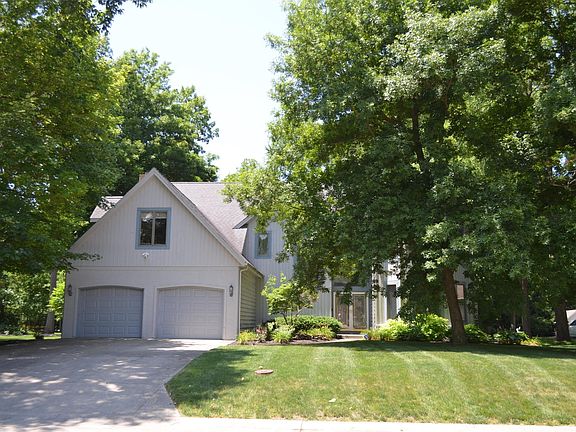 2nd image of 2401 N Kensington Way