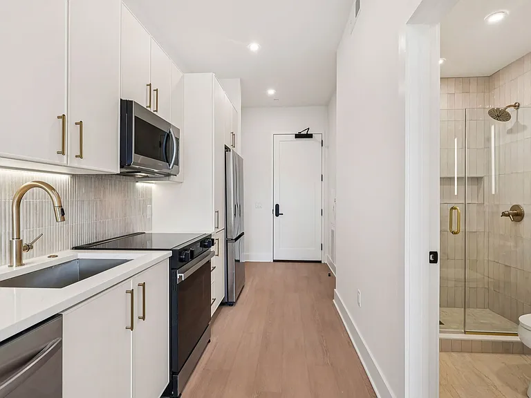 20 West — Photo 139