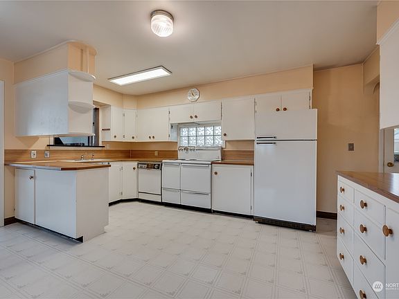 5th image of 1412 Park Drive
