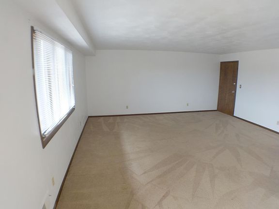 4th image of 491 Lovers Ln APT 19