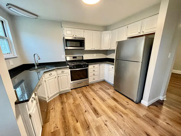 125 Hawthorne Ave — Photo 4
