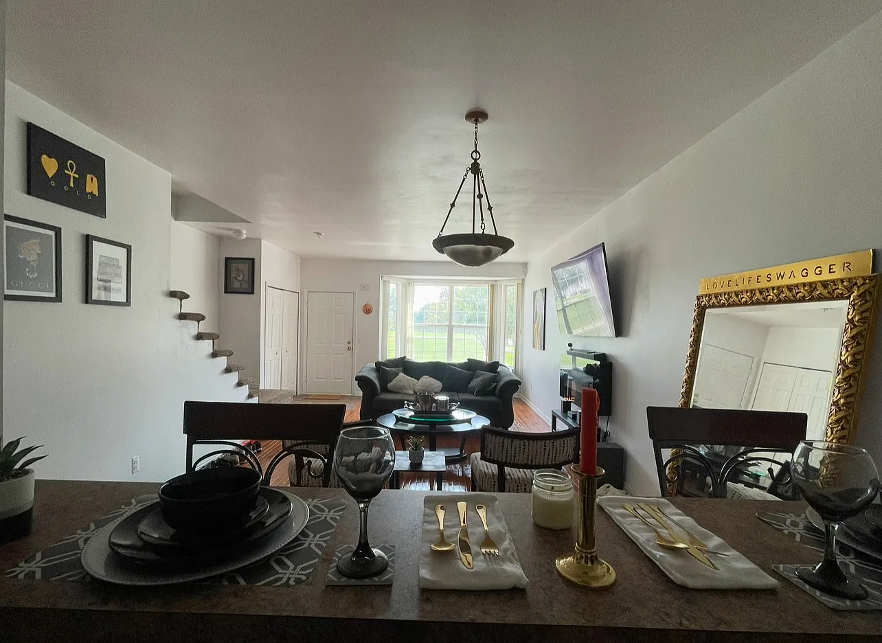 4 bed, 3.5 bath, 2400 sqft, $2,450 — Photo 3
