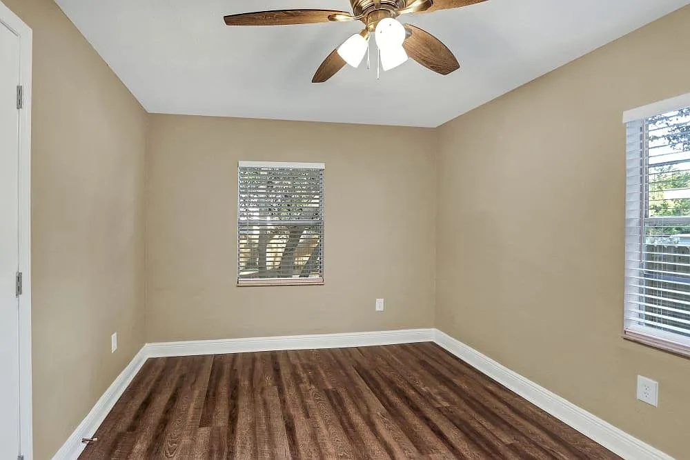 3 bed, 964 sqft, $1,845 — Photo 2