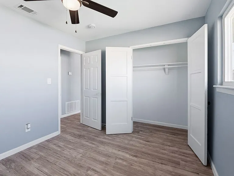 937 Elizabeth St — Photo 13