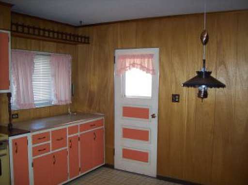 5th image of 609 Jackson St