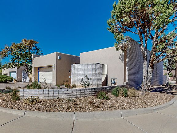 2nd image of 6813 La Casa Bonita NE