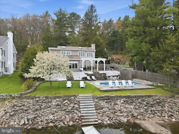 114 Shore Rd, Tafton, PA 18464