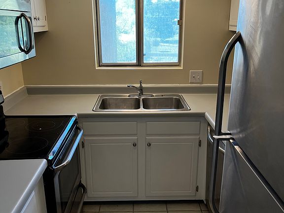 5th image of 1265 Carriage Cir APT 301