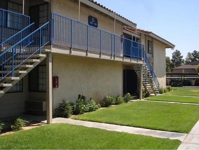 Cameron Apartments — Photo 2