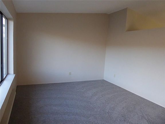 2nd image of 830 Noblewood Dr