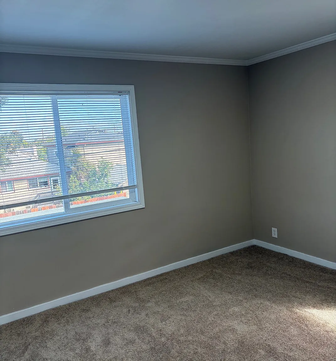 2 bed, 925 sqft, $3,285 — Photo 3