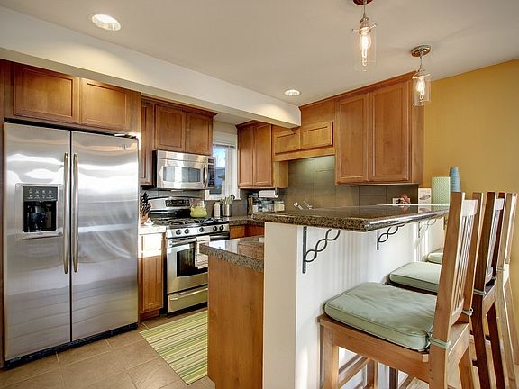 3rd image of 418C 11th Ave E