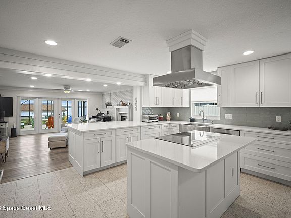 5th image of 1185 Carrigan Blvd