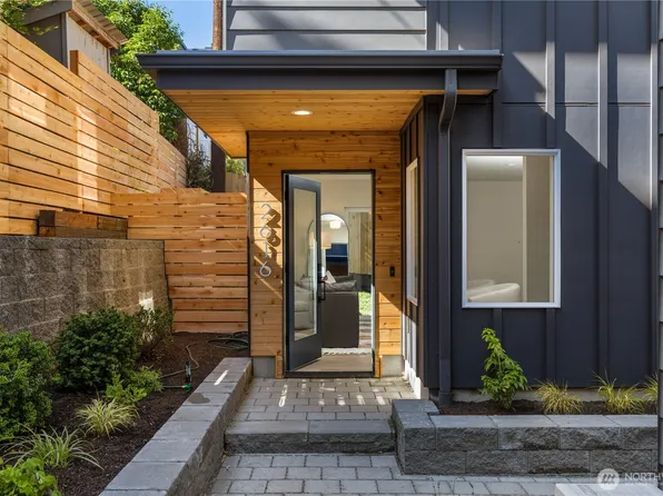 2616 E Roy Street, Seattle, WA 98112