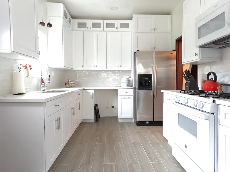 2421 Alcazar St — Photo 11