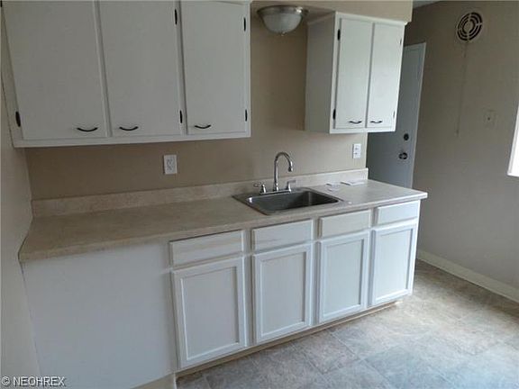 3rd image of 199 Dalepark Dr APT 3