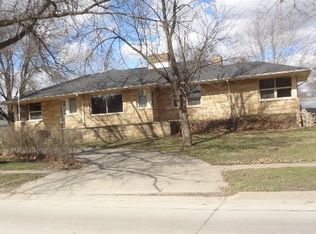 598 W South St, Marengo, IA