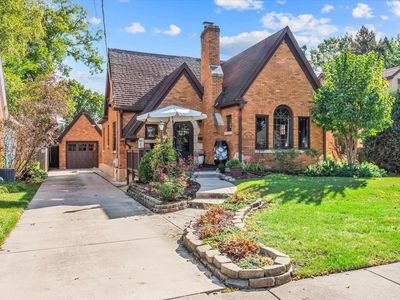21 N Edison Ave, Elgin, IL, 60123