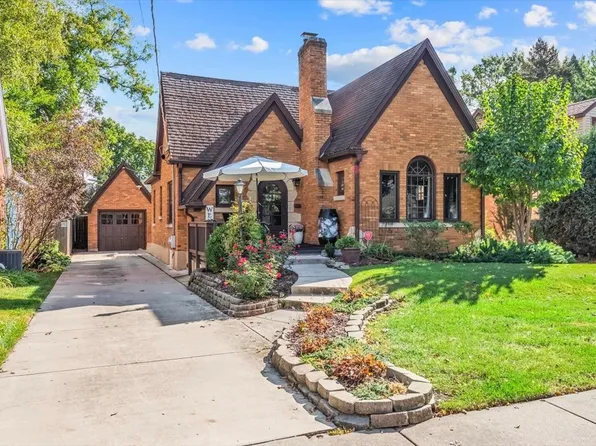 21 N Edison Ave, Elgin, IL 60123