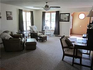 3rd image of 284 Selkirk Dr