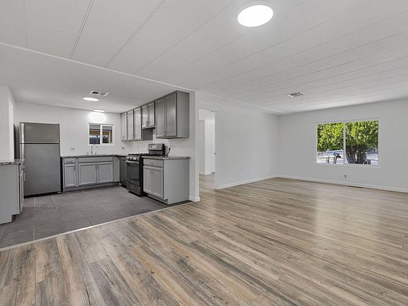 4th image of 43850 20th St E #234