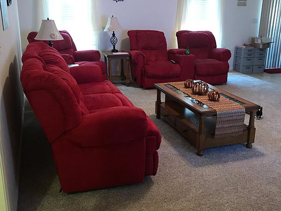 2nd image of 425 Oakmont Ct
