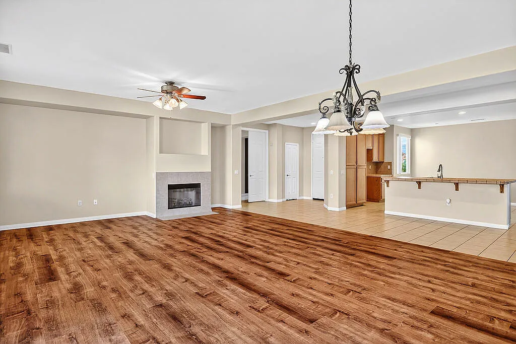 3 bed, 2273 sqft, $2,900 — Photo 3