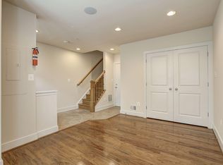 946 4th St SE, Washington, DC 20003