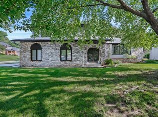 10166 Lincoln Ave, Clive, IA 50325