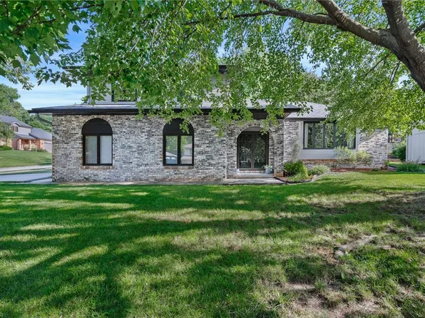 10166 Lincoln Ave, Clive, IA 50325