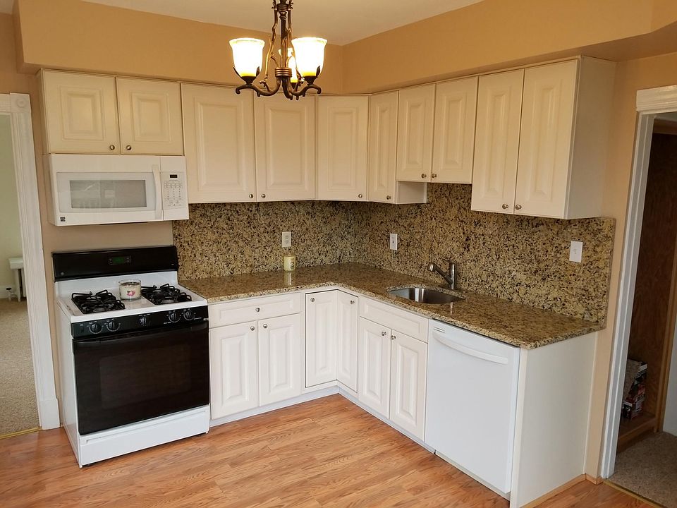 Kitchen with new granite countertop