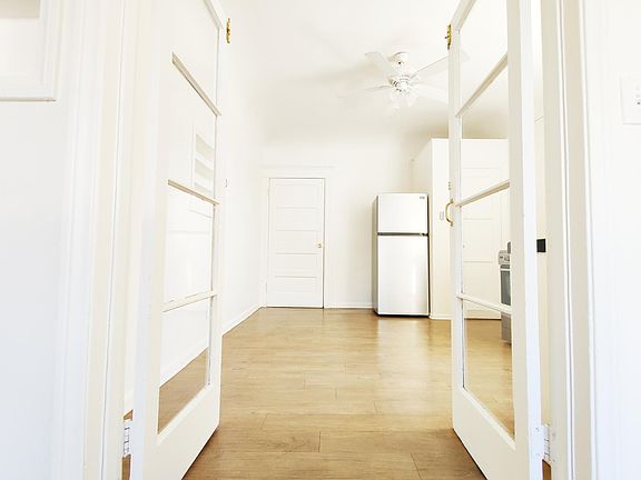 3rd image of 1410 S Westmoreland Ave #1412