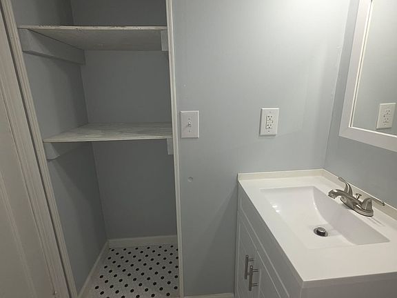 3rd image of 2422 Highland Dr APT 4