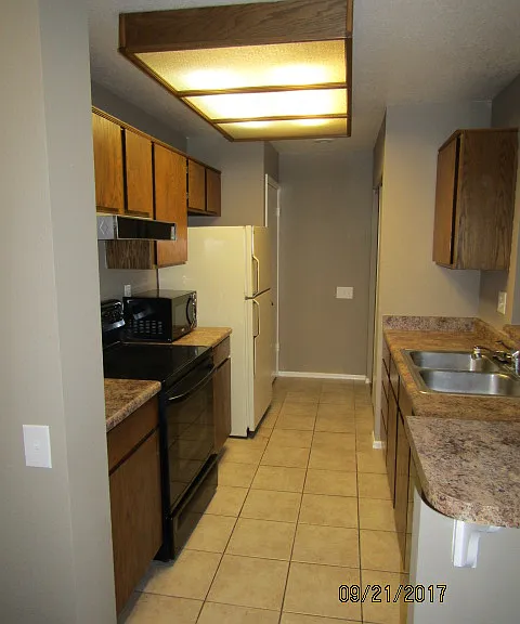 2035 S Elm St #204 — Photo 3