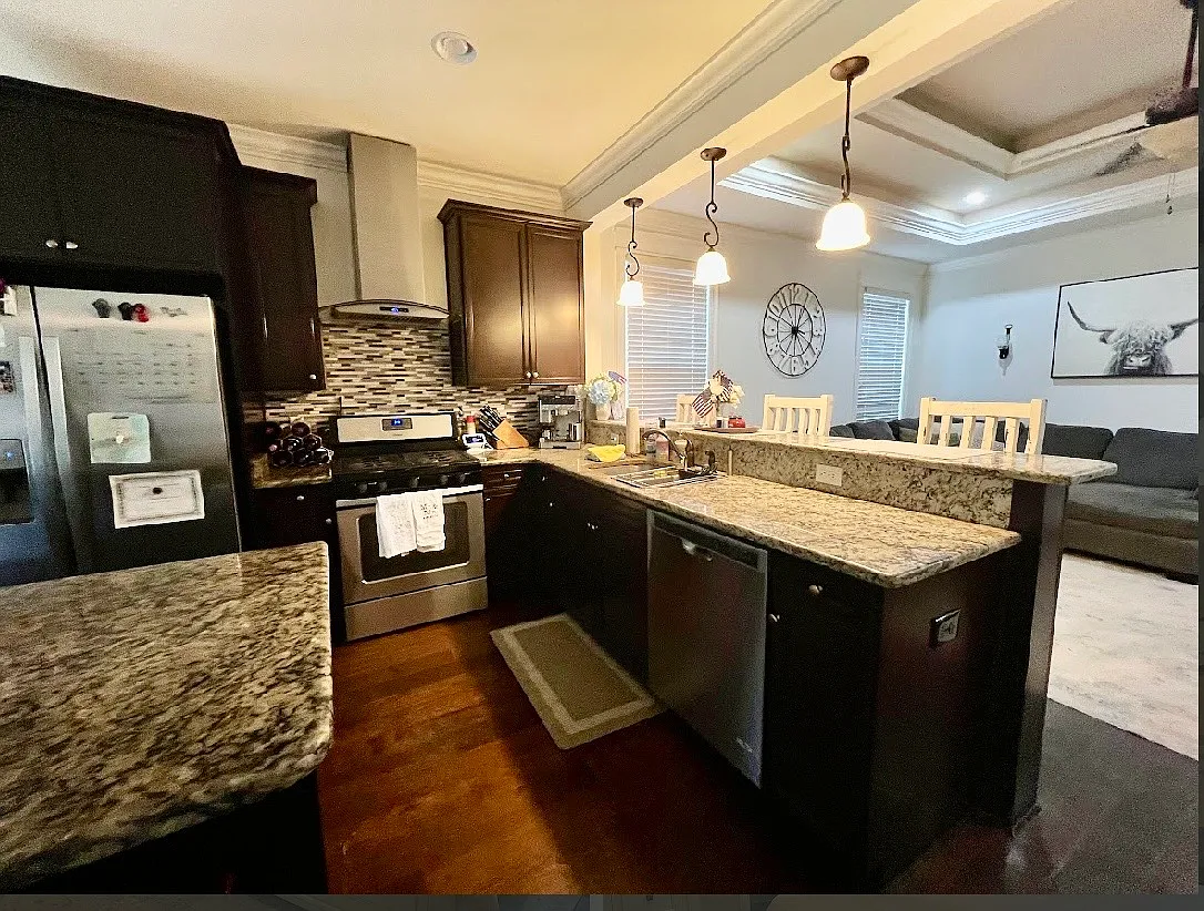 4 bed, 1701 sqft, $3,000 — Photo 3