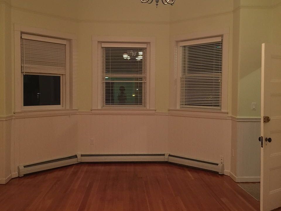2nd image of 5 Regent Cir #1