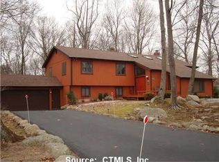 45 Hoadley Creek Cir, Guilford, CT 06437