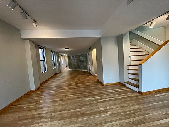 4th image of 2308 N Greenview Ave #2