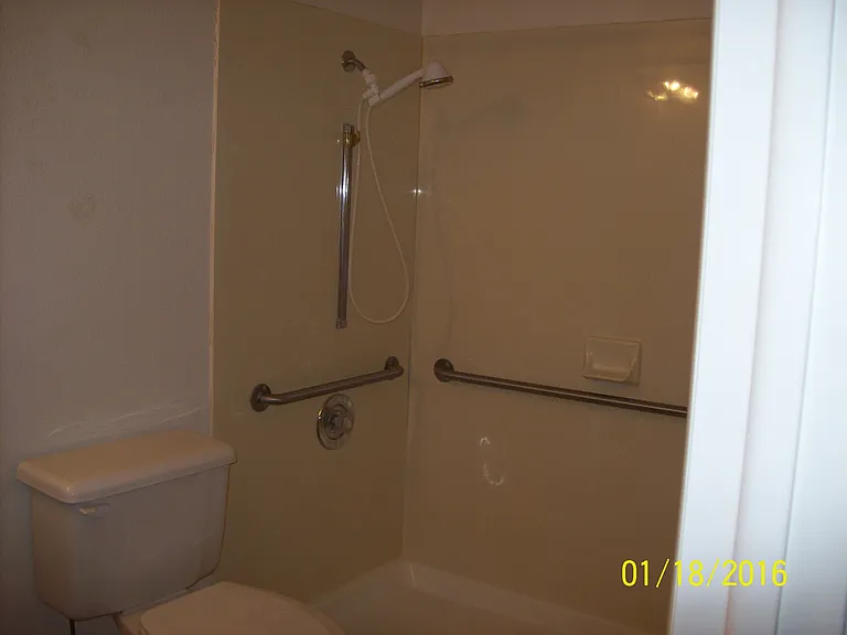 West Pine Apartments — Photo 8