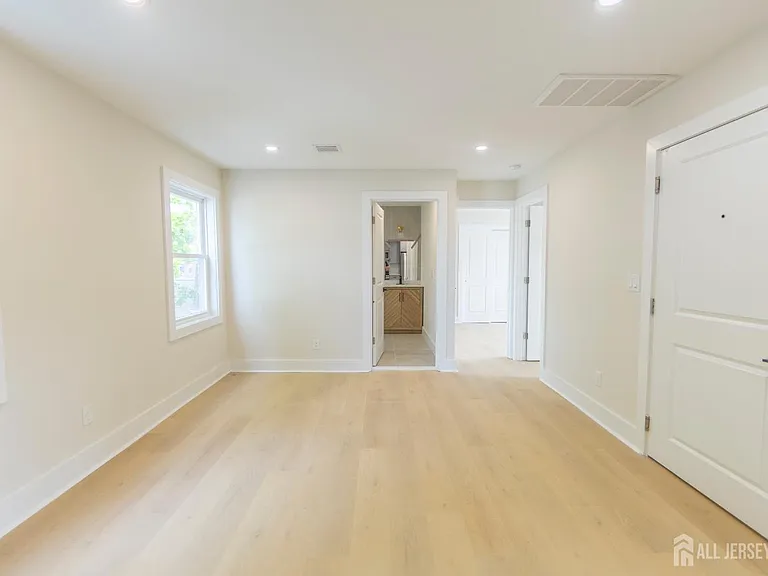 450 Packer Pl #2 — Photo 8