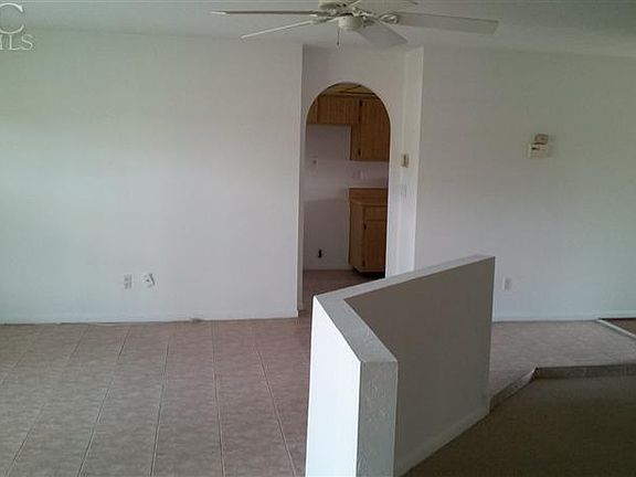 4th image of 722 Mirror Lakes Dr