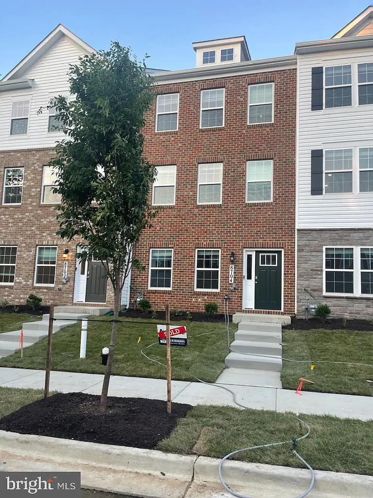 3 bed, 2.5 bath, $3,195 — Photo 2