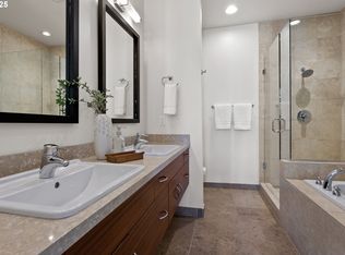 1688 NW Riverscape St, Portland, OR 97209