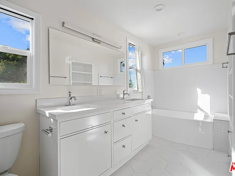 819 Crestmoore Pl — Photo 36