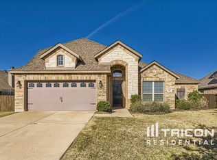 319 S Hill Dr, Waxahachie, TX 75165